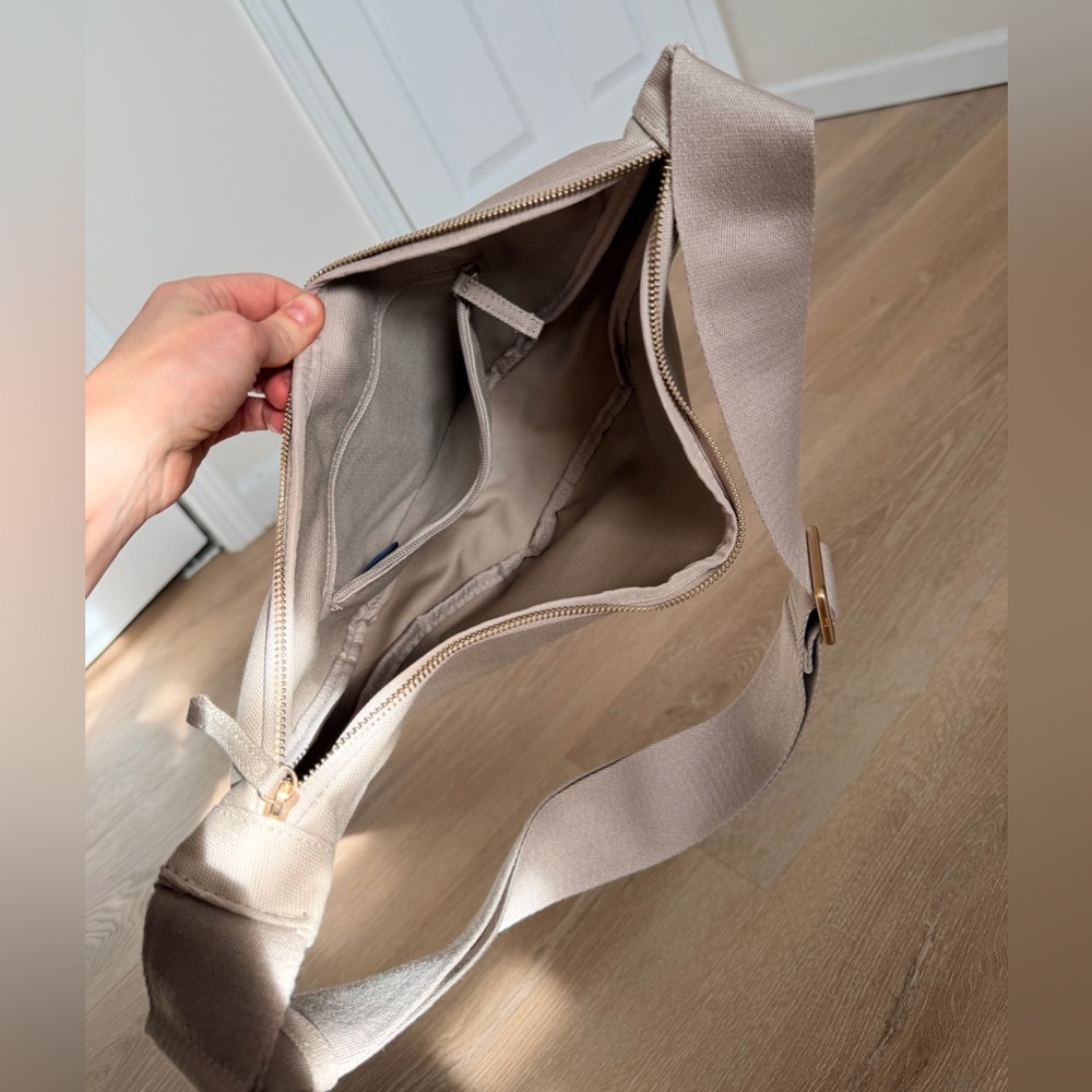 NWOT July Everyday Crescent Bag Khaki Cotton Sling Crossbody Travel Minimalist - Picture 11 of 13